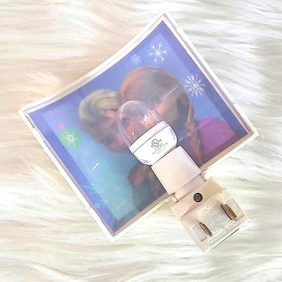 Disney Frozen Elsa & Anna Plug In Night Light - Picture 7 of 13